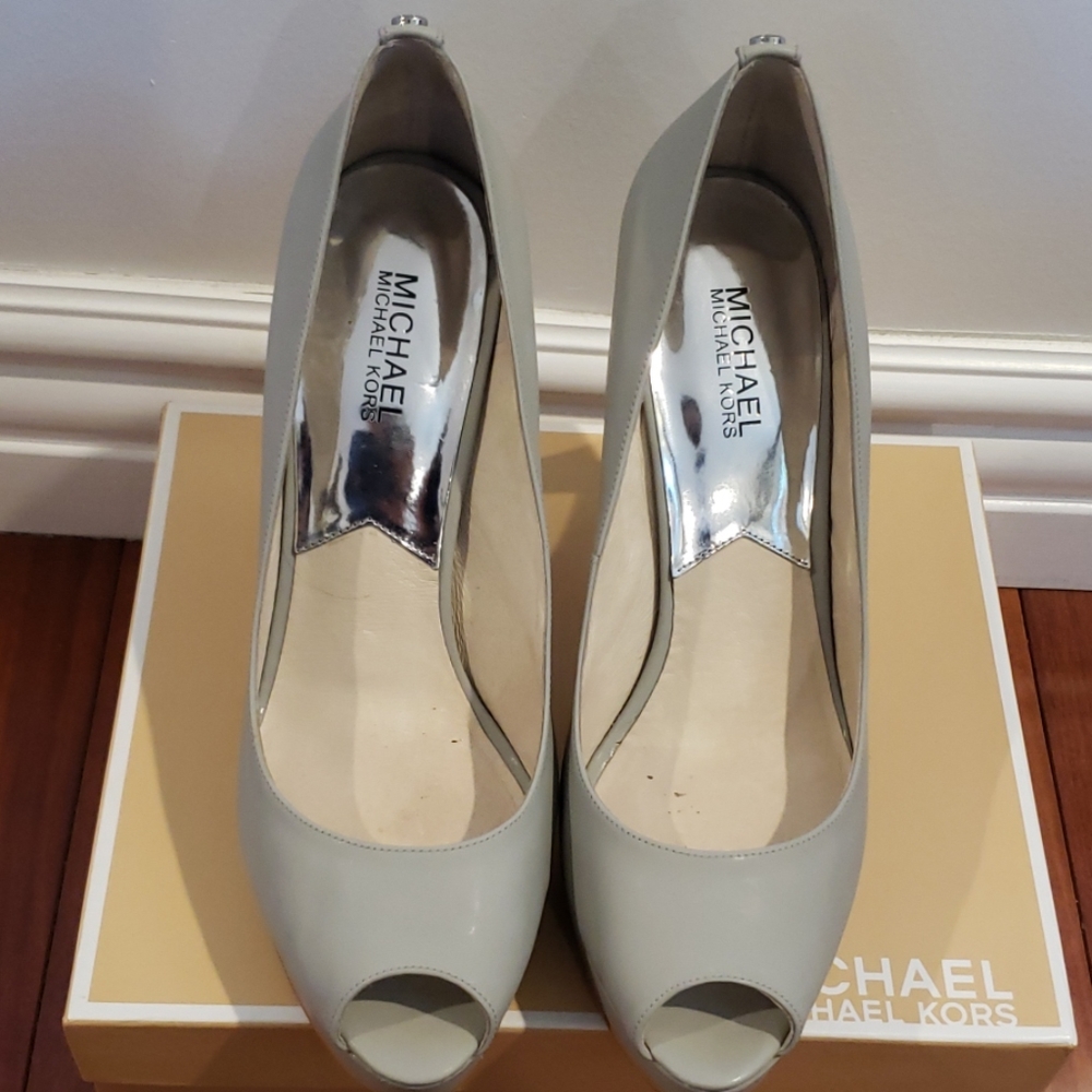 Shoe - Picture 2 of 5